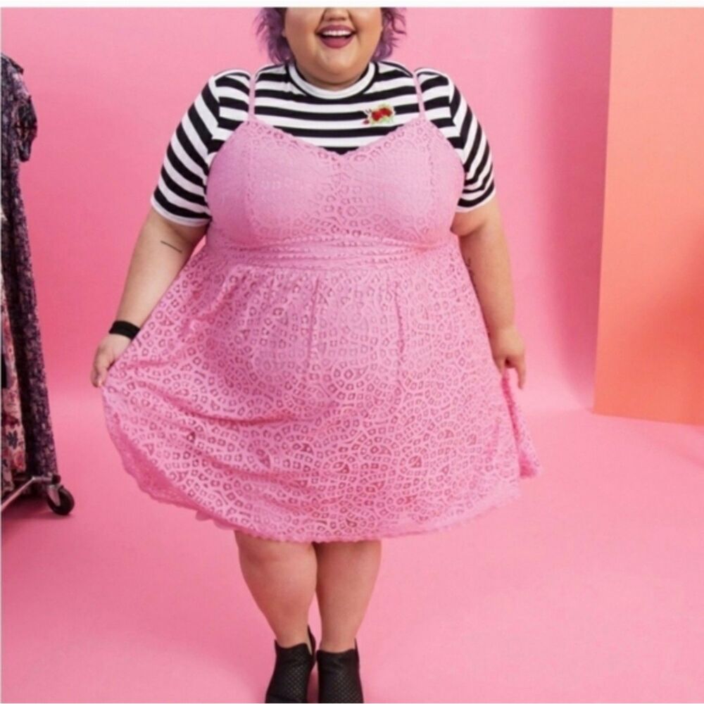 🌹Ashley Nell Tipton Boutique+ Plus Size 1X Goth Grunge Striped Tee Black White